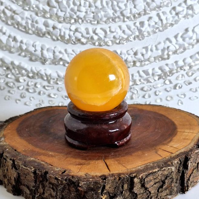 Oranžový kalcit – kameň radosti a vnútornej energie Prírodná iskra, ktorá rozžiari každý deň ☀️ Oranžový kalcit v tvare...